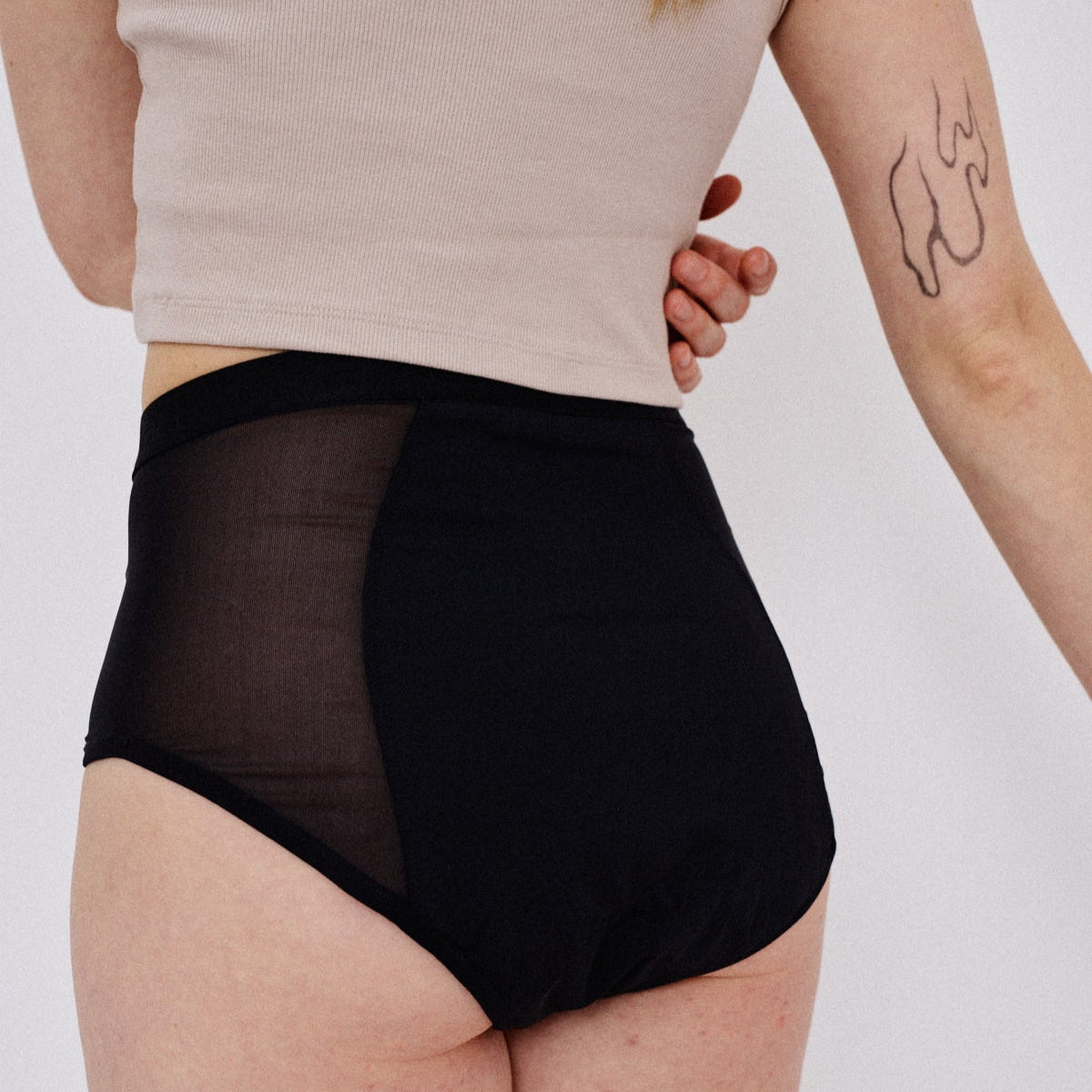Flow 1 high waist, moderate flow - black