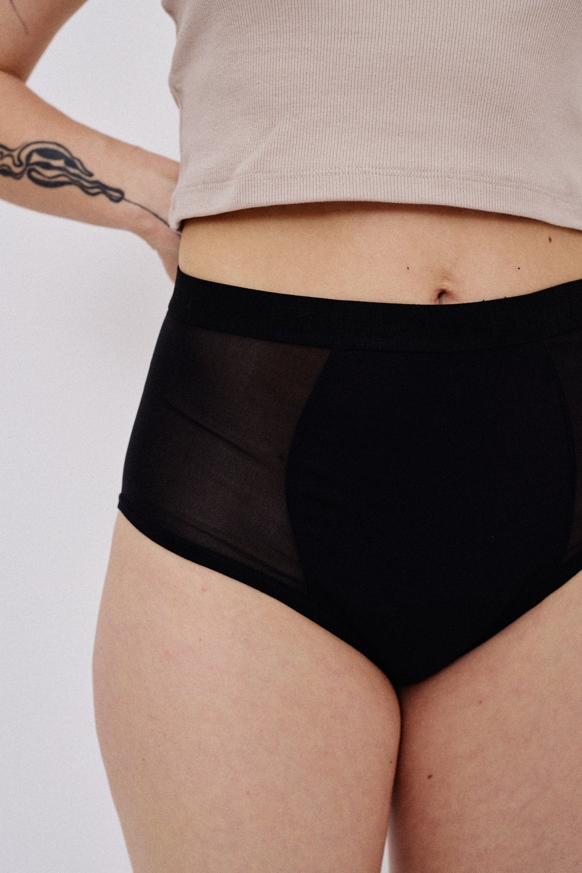 Flow 1 high waist, moderate flow - black