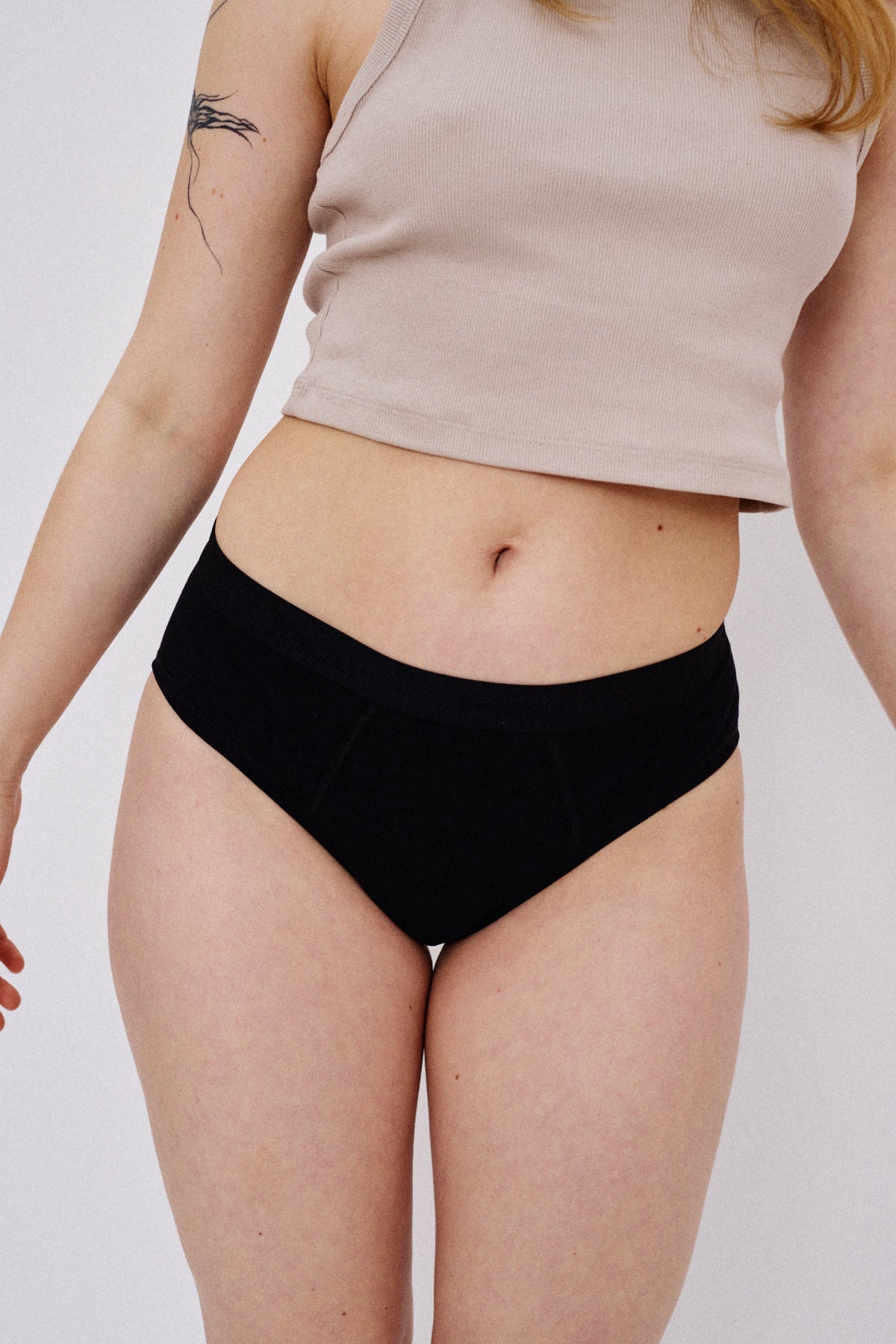 Flow 2 normal waist, moderate flow - black