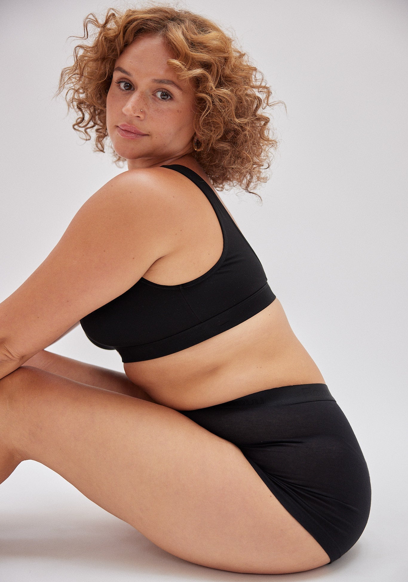 Period Flow Shorts - high rise - black