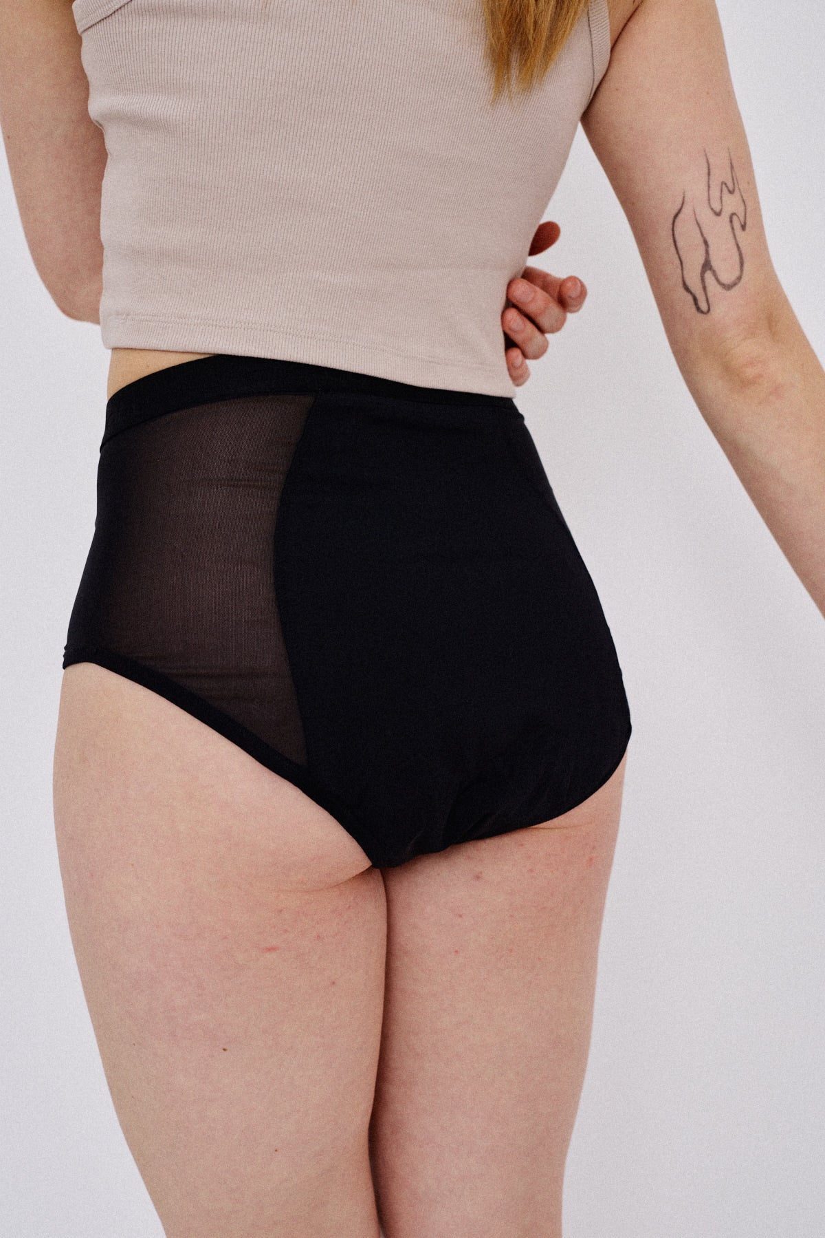 Flow 1 high waist, moderate flow - black