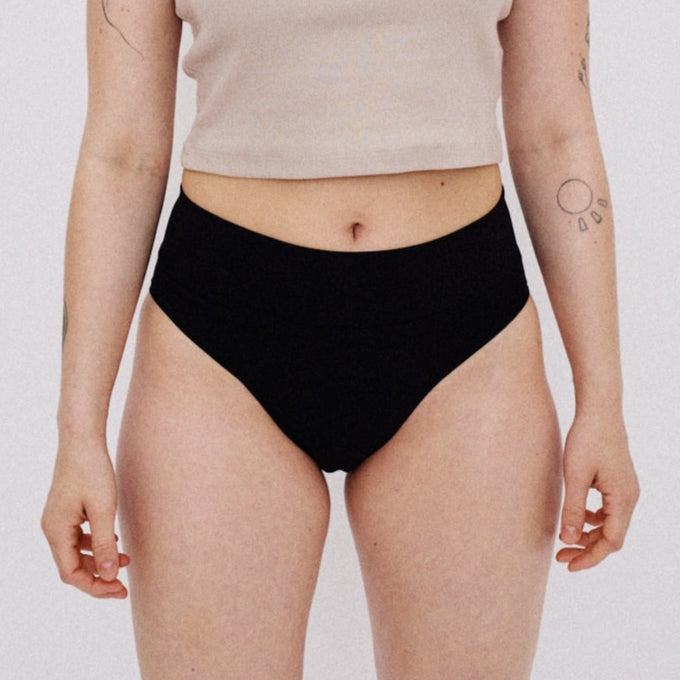 Flow 3 high waist, moderate+ flow - black